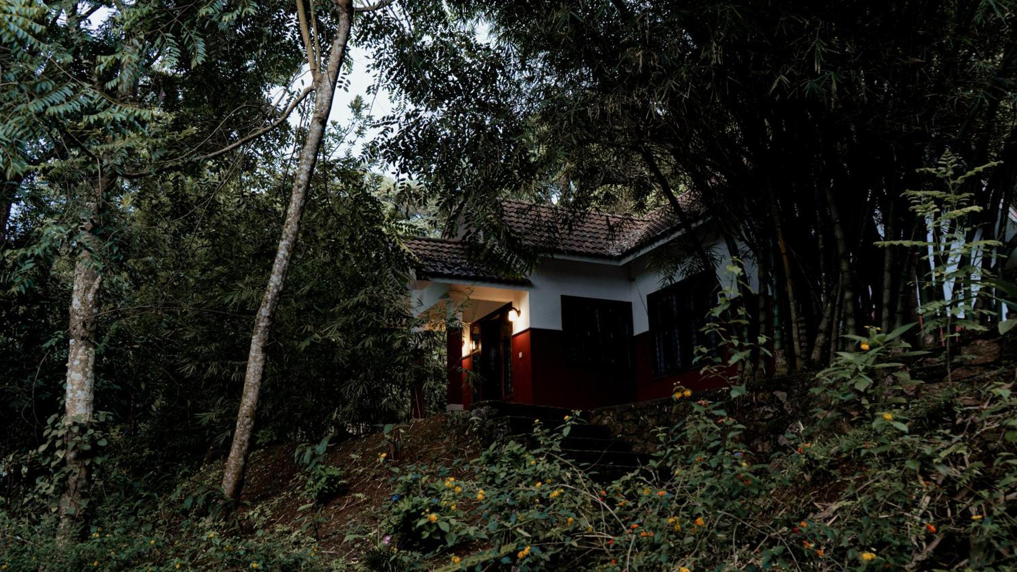 Vythiri Holiday Resort, Wayanad Buitenkant foto