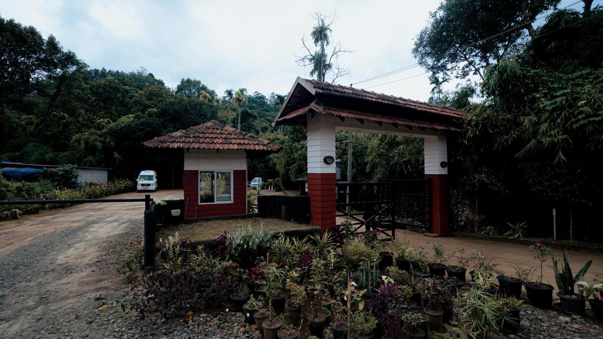 Vythiri Holiday Resort, Wayanad Buitenkant foto