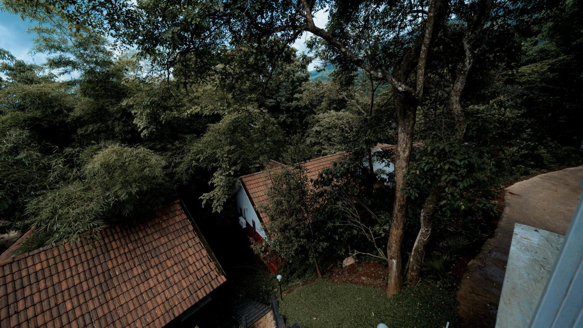 Vythiri Holiday Resort, Wayanad Buitenkant foto