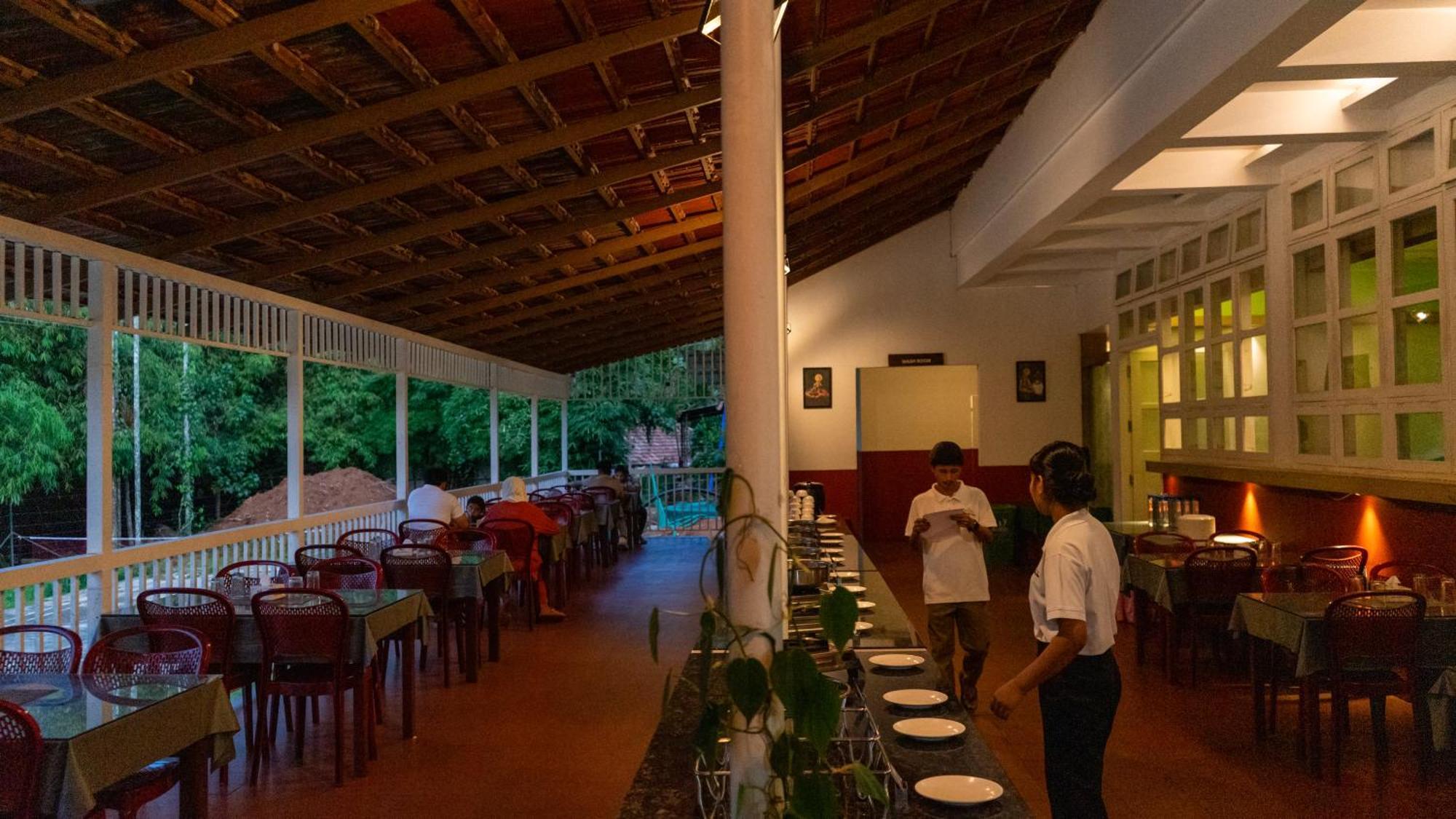 Vythiri Holiday Resort, Wayanad Buitenkant foto